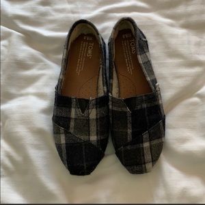 Fleece lined TOMS size 6.5